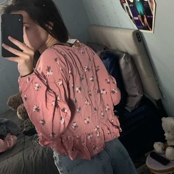 pink floral blouse - Picture 2 of 7